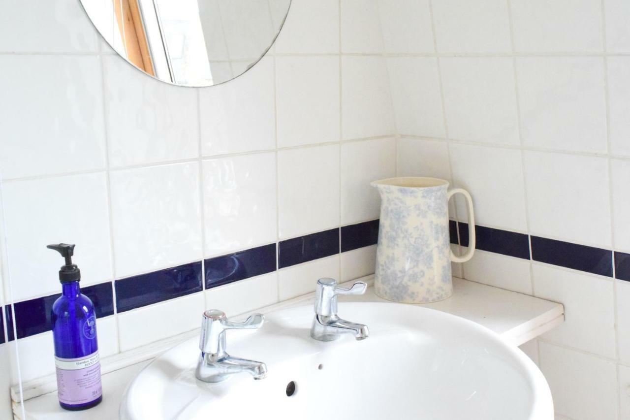 3 Bedroom Family House With A Superb Kitchen And Garden Лондон Екстер'єр фото