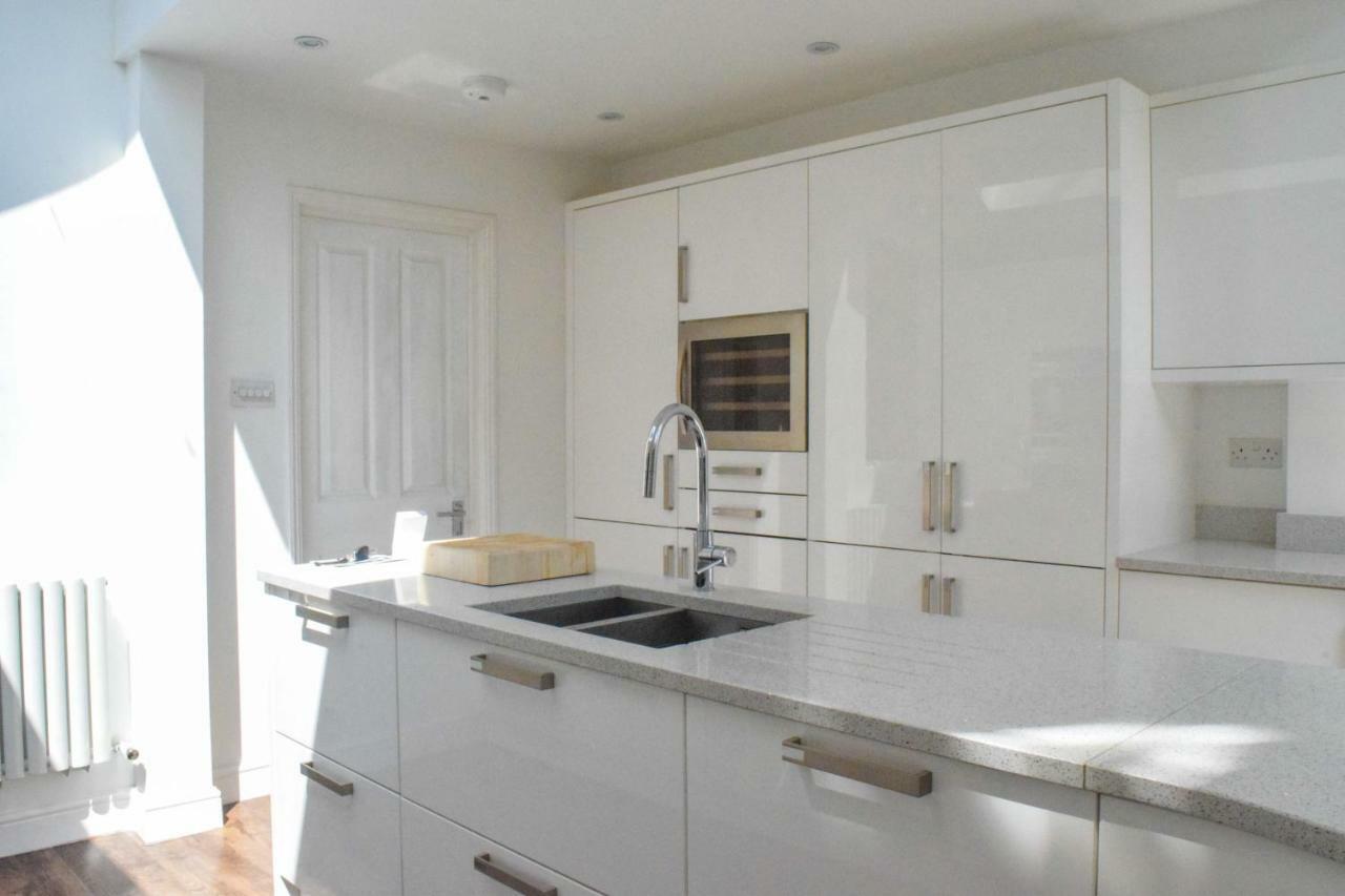 3 Bedroom Family House With A Superb Kitchen And Garden Лондон Екстер'єр фото