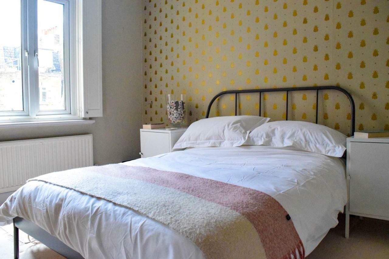 3 Bedroom Family House With A Superb Kitchen And Garden Лондон Екстер'єр фото